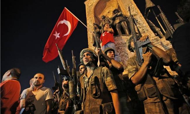 Δύο Τούρκοι αξιωματικοί πέρασαν στην Αλεξανδρούπολη