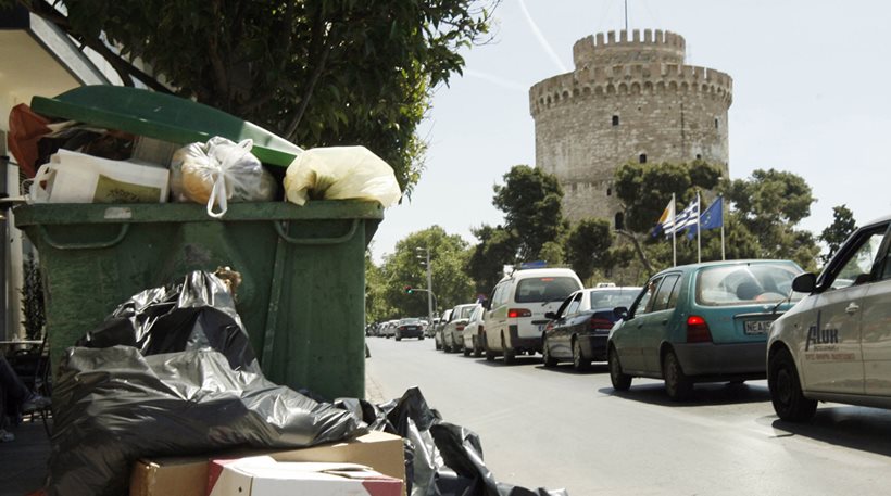 Χάος στη Θεσσαλονίκη: Κυκλοφορούν μόνο τα μισά απορριμματοφόρα του δήμου