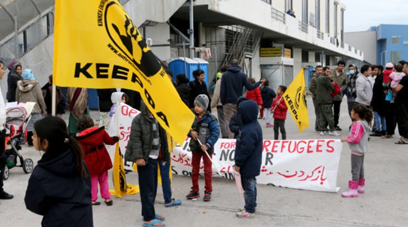Συνεχίζουν για δεύτερη ημέρα την απεργία πείνας οι πρόσφυγες στο Ελληνικό