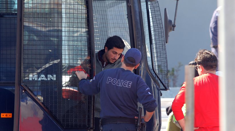 Το υπ. Προστασίας του Πολίτη «πανηγυρίζει» για την επιστροφή στην Τουρκία τριών Τούρκων μεταναστών