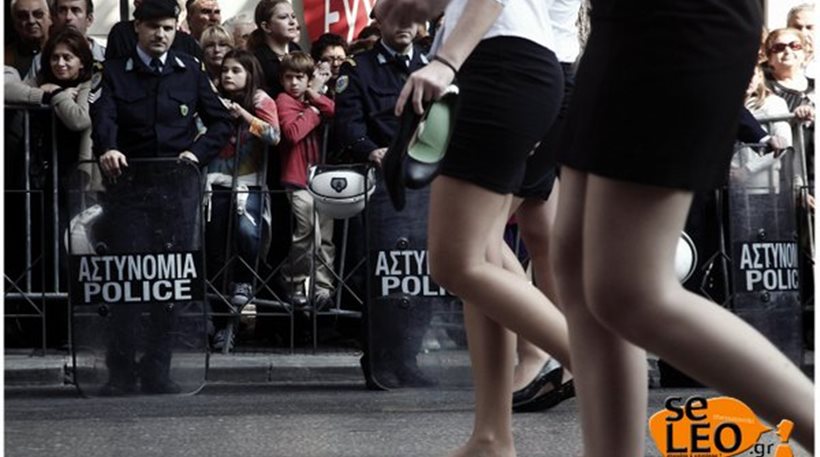 Ξυπόλητη έκανε παρέλαση μαθήτρια στη Θεσσαλονίκη