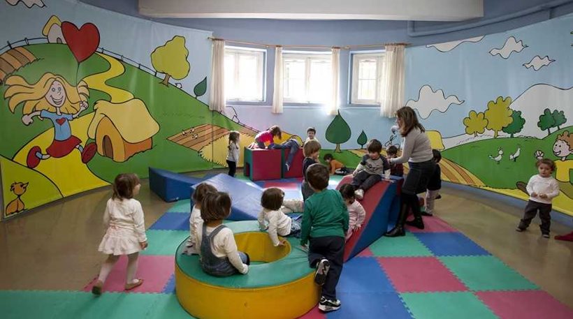 Παιδικοί σταθμοί για όλα τα παιδιά άνω των 3 ετών στα «αντίμετρα» της κυβέρνησης