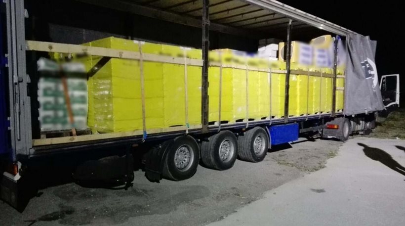 Θεσσαλονίκη: Οδηγός φορτηγού είχε κρύψει 100.000 πακέτα τσιγάρα μέσα στα τούβλα