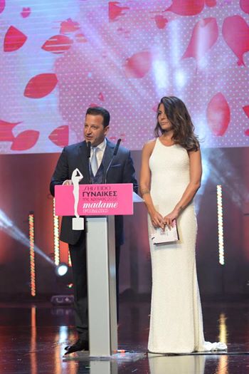 Αγνώριστη… η Ειρήνη Κολλιδά στη σκηνή των βραβείων Madame Figaro στην Κύπρο (φωτο)