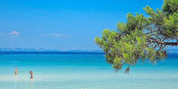 Παραλίες σαν της Καραϊβικής, σπηλιές βγαλμένες από τη «Γαλάζια λίμνη». Αυτά είναι τα 30 πιο εξωτικά μέρη της Ελλάδας!