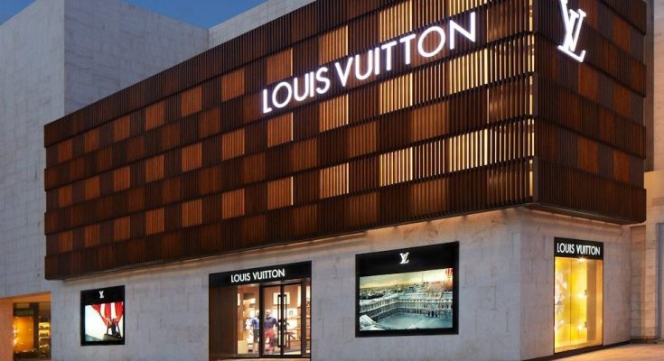 H Louis Vuitton εξαγοράζει την Christian Dior για 6,5 δισ. ευρώ