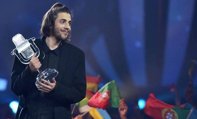 Eurovision 2017: Ποιος είναι ο τραγουδιστής της Πορτογαλίας που μάγεψε το κοινό! [Βίντεο]