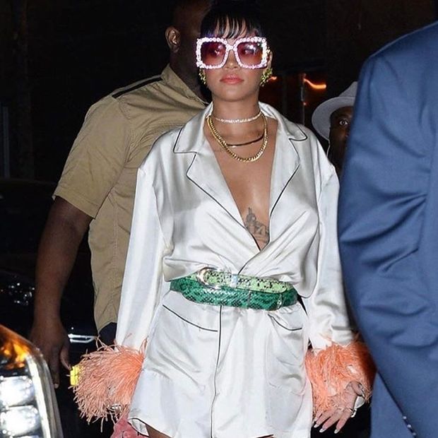 Mπορείς να φορέσεις το top της πιτζάμας σου σαν φόρεμα; Αν είσαι η Rihanna,ναι!