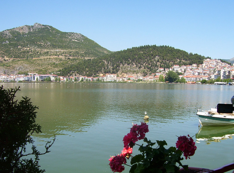 Λίμνη Καστοριάς: Ρύθμισαν τα θυροφράγματα και βελτίωσαν την ποιότητα του νερού