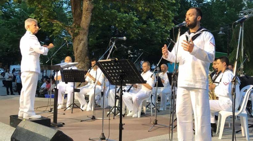 Λάρισα: Η μπάντα του Ναυτικού αφιέρωσε τραγούδι στα θύματα του Σαρανταπόρου