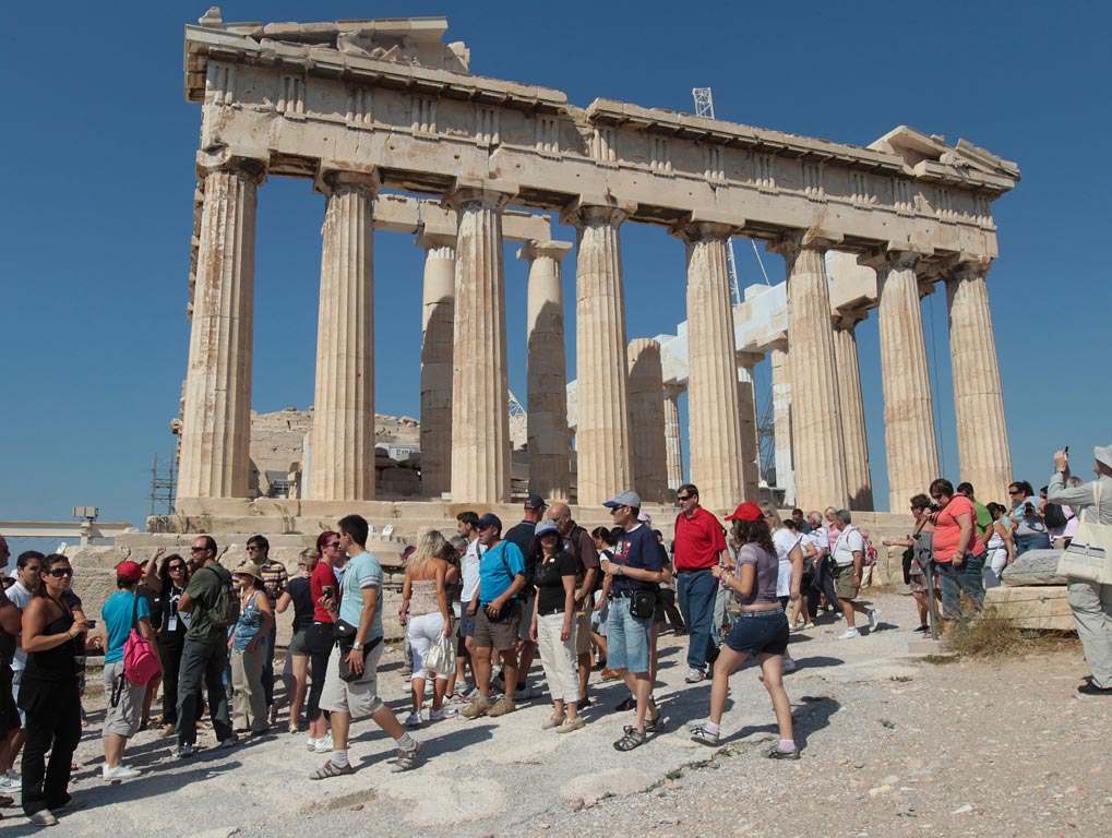Focus: Η Ελλάδα θα δεχθεί περισσότερους τουρίστες από ποτέ το 2017