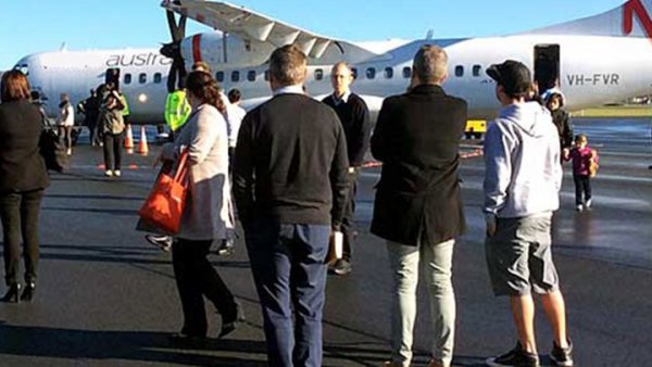 Πανικός σε αεροδρόμιο της Αυστραλίας – Επιβάτες πήδηξαν έξω από το αεροπλάνο