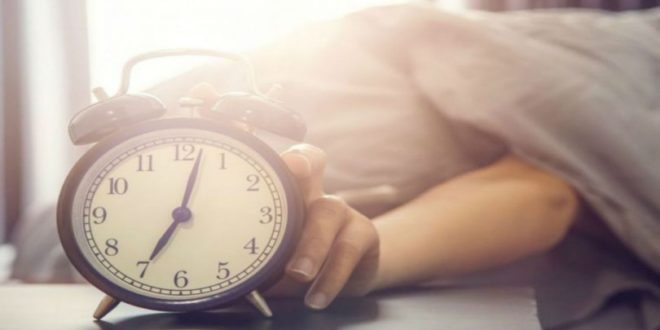 Aυτή είναι η ακριβής ώρα που πρέπει να κοιμάσαι αν ξυπνάς κάθε πρωί στις 7