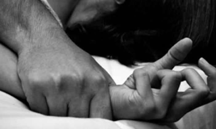 Ηράκλειο: 23χρονη καταγγέλλει ότι τη βίασε εκείνος που την κέρασε