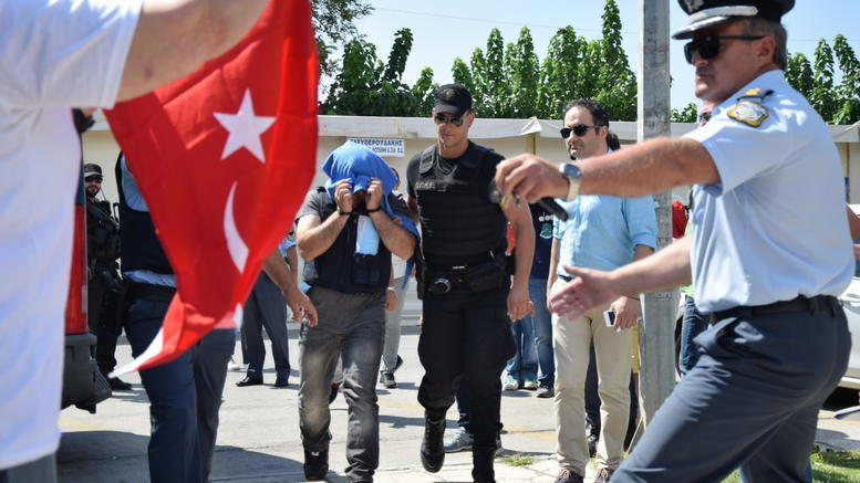 Τούρκος πρέσβης: Η Τουρκία αναμένει την απόφαση του ελληνικού κράτους για την έκδοση των οκτώ