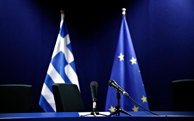 Bloomberg: Δεν έχουν τελειώσει οι δύσκολες ώρες για την Ελλάδα