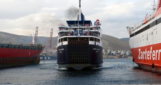 Για 7η συνεχή χρονιά μειώνεται η επιβατική κίνηση στην ελληνική ακτοπλοΐα