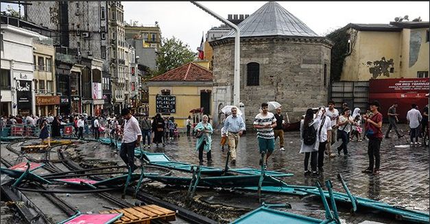Χαλάζι τεραστίου μεγέθους έπληξε την Κωνσταντινούπολη [βίντεο]