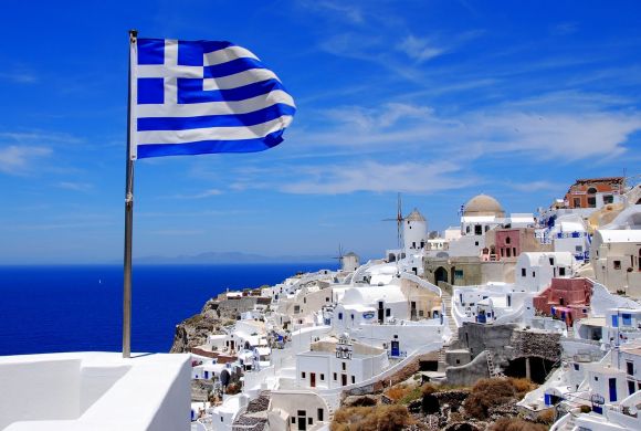 Spiegel: Ο ελληνικός τουρισμός ανθεί, οι εργαζόμενοι υποφέρουν