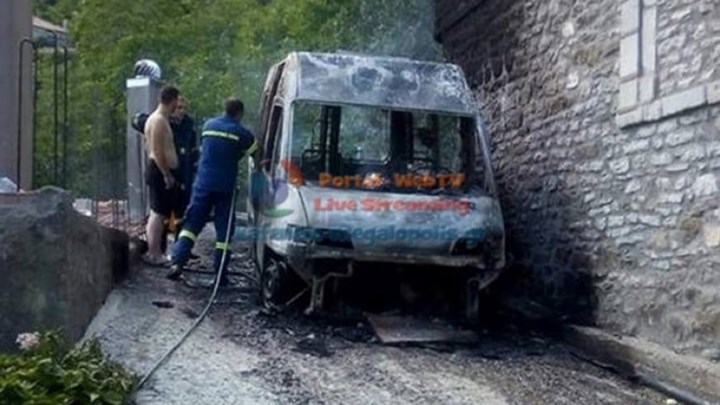 Μεγαλόπολη: Κάηκε ολοσχερώς το μοναδικό ασθενοφόρο