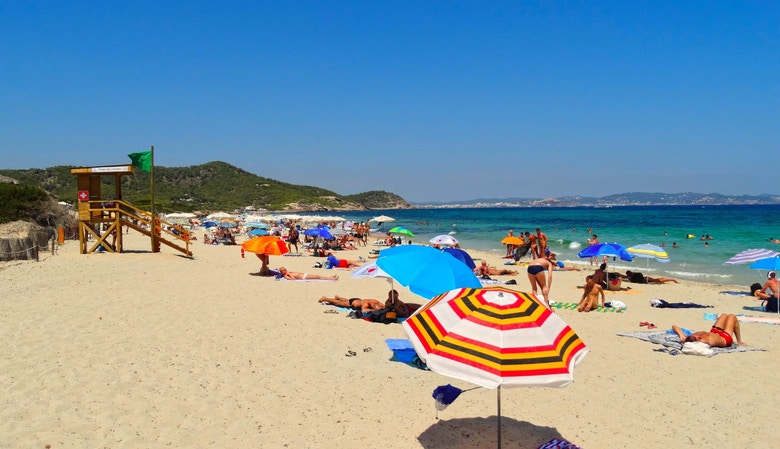 Κρήτη: Τουρίστας ξεγυμνώθηκε σε παραλία και καταδικάστηκε
