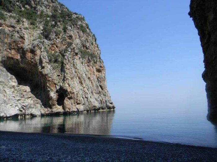 Η πιο συγκλονιστική παραλία της Εύβοιας που λίγοι άνθρωποι γνωρίζουν!