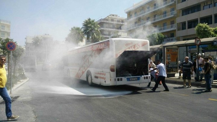 Κρήτη: Λεωφορείο πήρε φωτιά στο κέντρο του Ηρακλείου [φωτο]