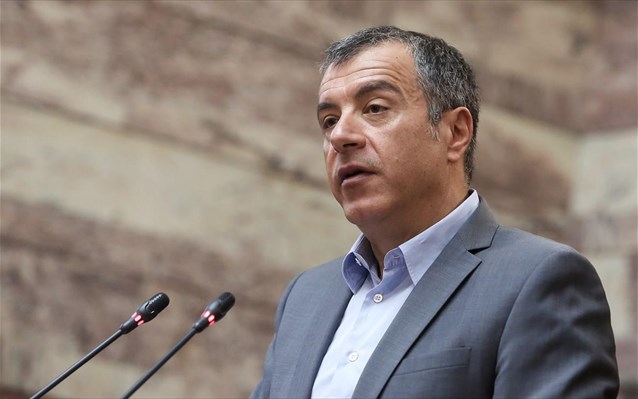 Θεοδωράκης: Ανησύχησα ότι ο Τσίπρας θα εξαγγείλει κληρώσεις και για τη σειρά στα χειρουργεία