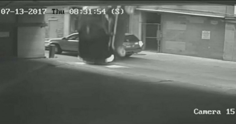 Iπτάμενη BMW «σκάει» από τον έβδομο όροφο όταν η οδηγός μπέρδεψε γκάζι και φρένο