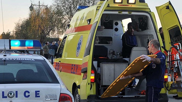 Σφοδρή σύγκρουση φορτηγού με νταλίκα στη Μαλακάσα – Ένας νεκρός