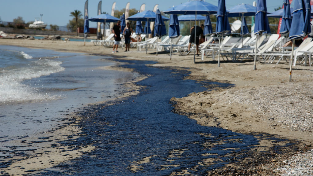 Υπουργείο Υγείας: Σε ποιες ακτές της Αττικής απαγορεύεται το κολύμπι λόγω της ρύπανσης