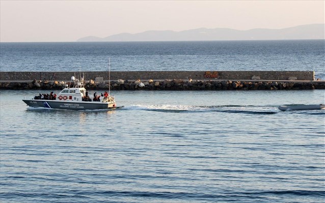 Σκάφος με 103 πρόσφυγες και μετανάστες εντοπίστηκε ανατολικά της Κρήτης