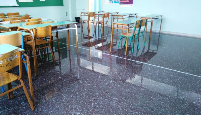 Χανιά: Σχολείο πλημμύρισε από την έντονη βροχόπτωση
