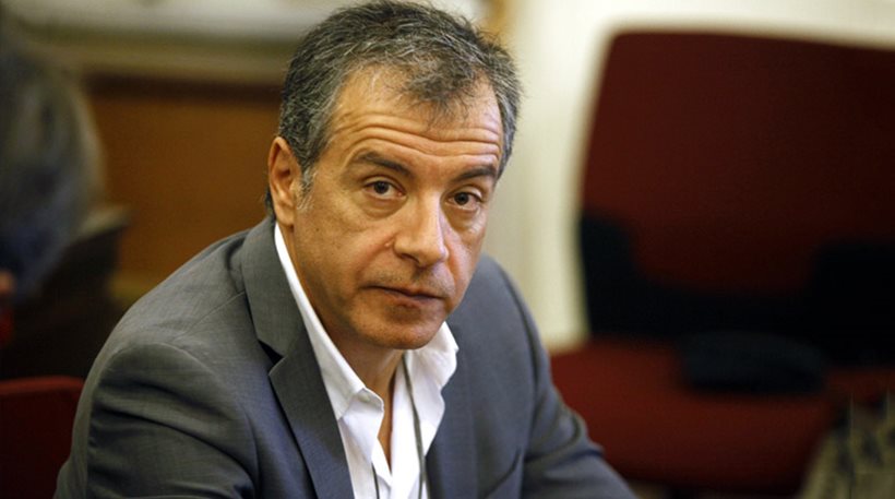 Θεοδωράκης: Η κυβέρνηση υπερασπίζεται μόνο τις θεσούλες των υπουργών της