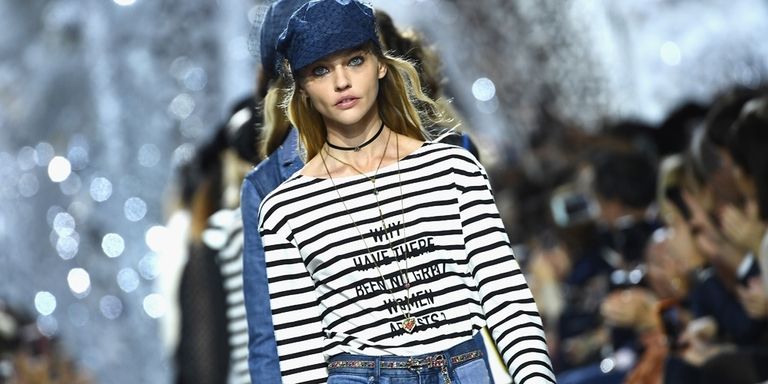 PFW S/S 2018: Τι ακριβώς σημαίνει το motto που είδαμε στα μπλουζάκια του Οίκου Dior;
