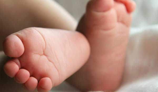 Περιστέρι: Ποινή φυλάκισης 18 μηνών στον 23χρονο που άφησε τα μωρά του ολομόναχα