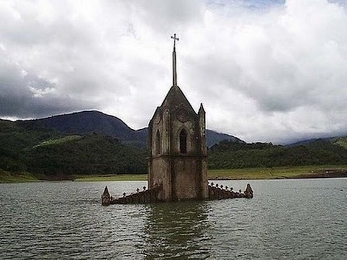 Μια εκκλησία αναδύθηκε από το νερό μετά από 30 ολόκληρα χρόνια!