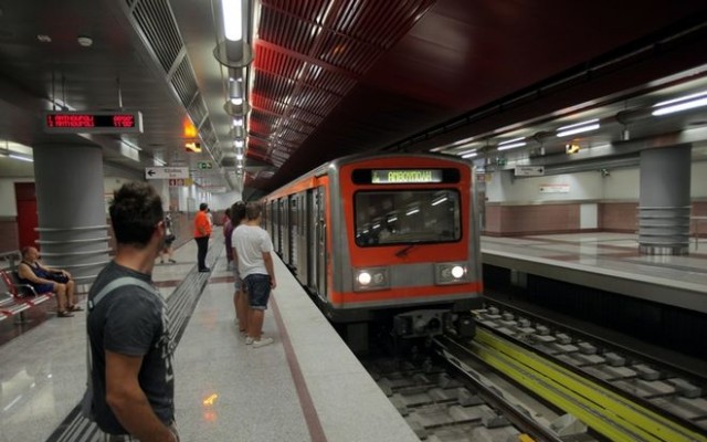 Νεκρός ανασύρθηκε άνδρας που έπεσε στις γραμμές του Μετρό