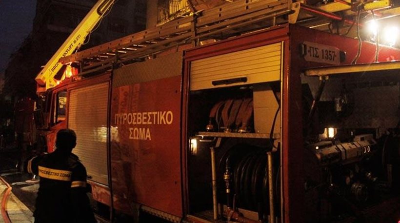 Φωτιά σε διαμέρισμα στη Θεσσαλονίκη – Ένας άνδρας μεταφέρθηκε στο νοσοκομείο