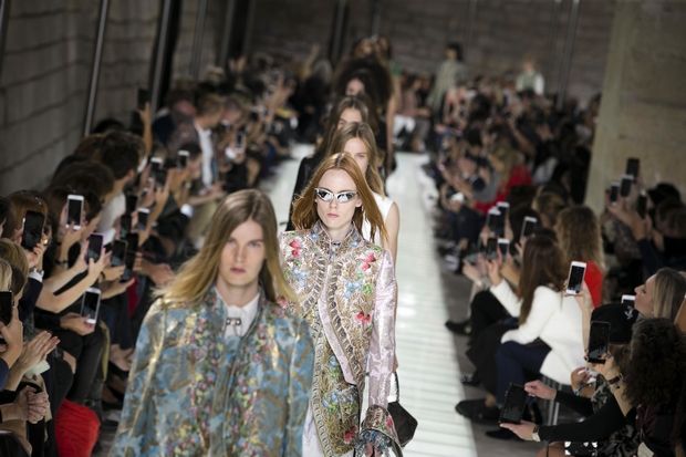 O οίκος Louis Vuitton κλείνει θριαμβευτικά την Εβδομάδα Μόδας στο Παρίσι