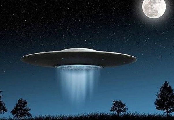 Απίστευτο! Επιβάτης πτήσης καταγράφει τεράστιο UFO πάνω από τη Γερμανία και δίπλα στο φτερό [video]