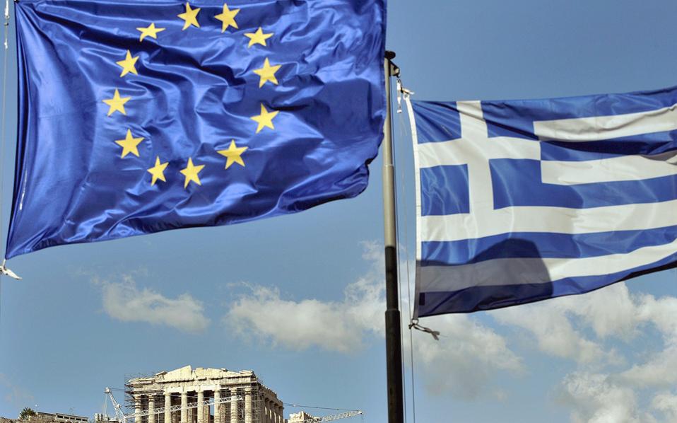 Bloomberg: Όσο δεν έρχονται οι επενδύσεις, η ελληνική τραγωδία δεν μπορεί να «κλείσει»