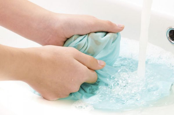 Τα λάθη που κάνετε όταν πλένετε ρούχα στο χέρι