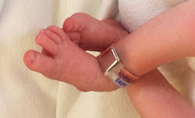 Έγιναν για πρώτη φορά γονείς! Η πρώτη ΦΩΤΟ του νεογέννητου από την Ελληνίδα μανούλα