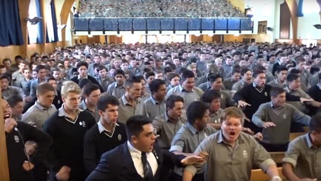 Νέα Ζηλανδία: Εκατοντάδες μαθητές συγκεντρώθηκαν για να χορέψουν «Haka» [βίντεο]