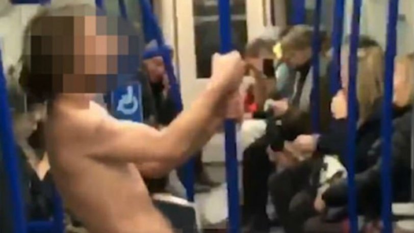 Λονδίνο: Άντρας μπήκε γuμνός στο μετρό και άρχισε να χορεύει [βίντεο]