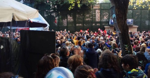 Θεσσαλονίκη: Πλήθος κόσμου στο τούρκικο προξενείο για την επέτειο θανάτου του Ατατούρκ