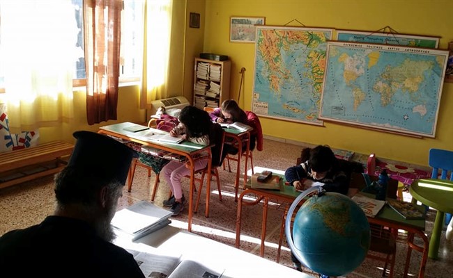 Ματσούκι Τζουμέρκων: Χωρίς δάσκαλο το δημοτικό σχολείο – Διδάσκει ο ιερέας του χωριού