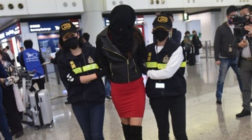 Η στιγμή της σύλληψης του 19χρονου μοντέλου από την Ελλάδα στο αεροδρόμιο του Χονγκ Κονγκ (εικόνες & βίντεο)