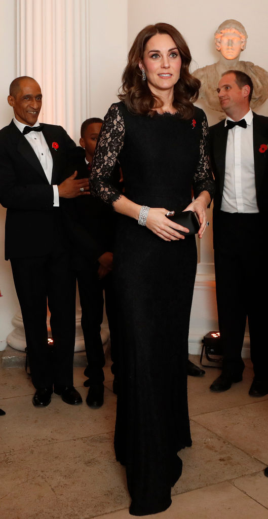 Nτύνονται ήδη σαν «αδερφούλες»; H Κate Middleton έβαλε ίδιο φόρεμα με την Meghan Markle